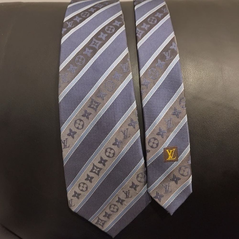 Louis Vuitton Monogram Multi tone striped tie